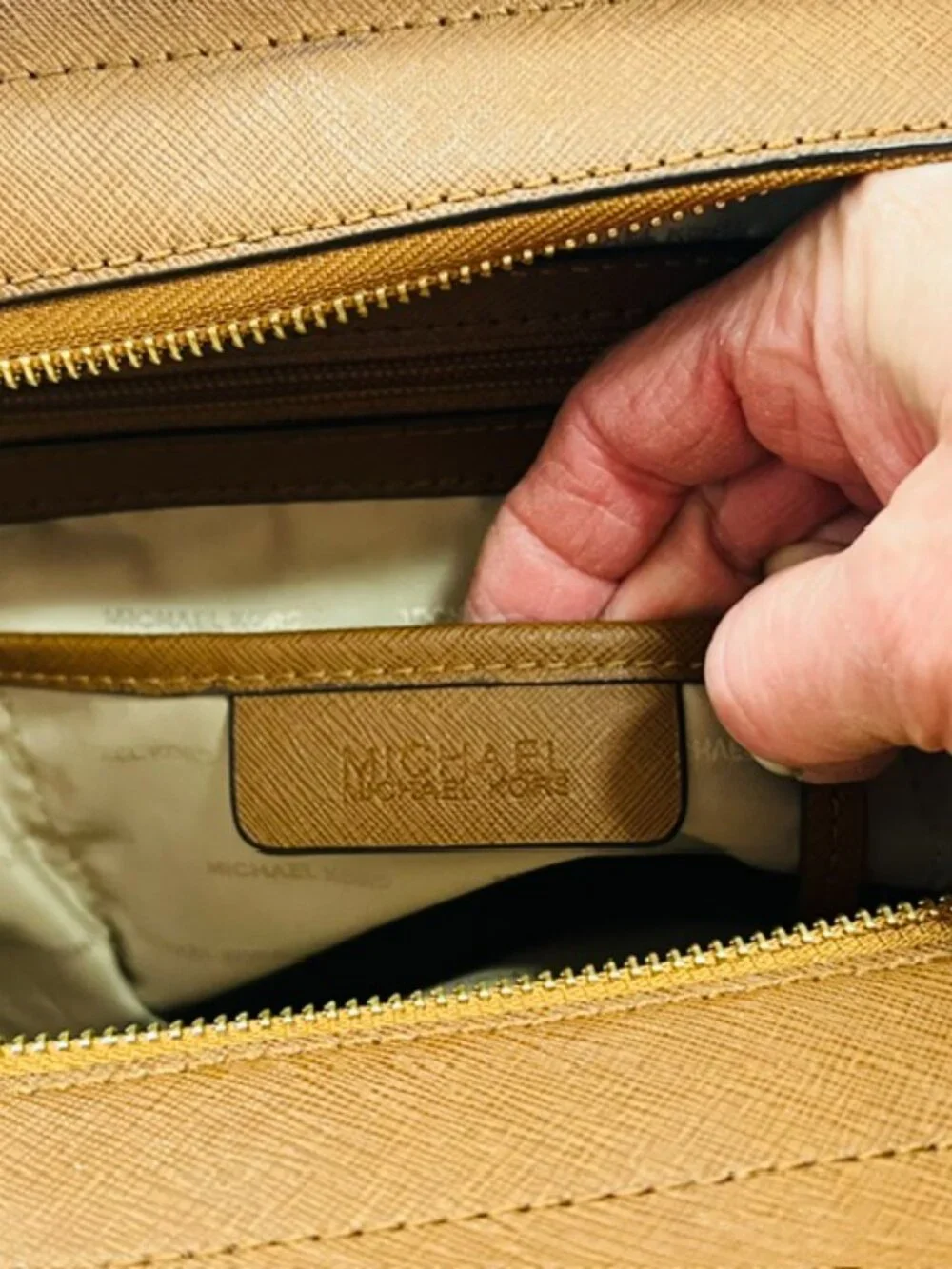 Michael Kors Dee Dee Lg Saffiano Leather Convertible Tote Acorn EUC